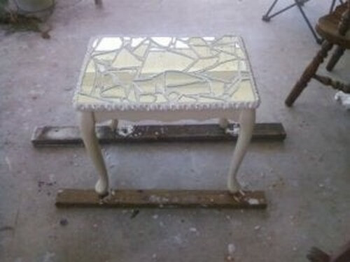 Taburet med mosaikmønster