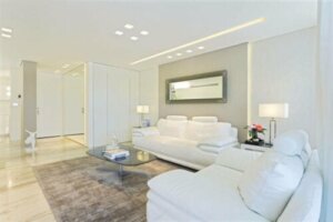 6 idéer til at få det bedste ud af bare, hvide vægge