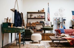 Boligindretning og dekorationer i sand amerikansk stil