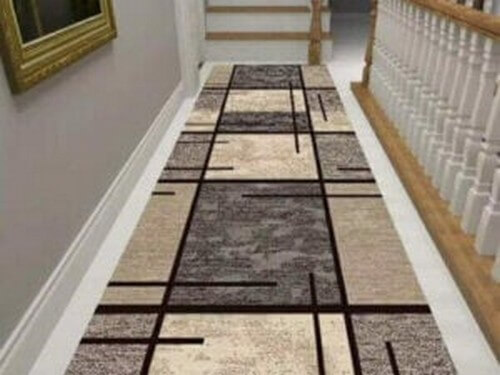 Aflangt gulvtæppe i gangen