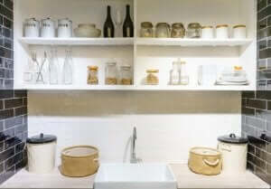 eksempel på hvordan du kan organisere dine vægskabe