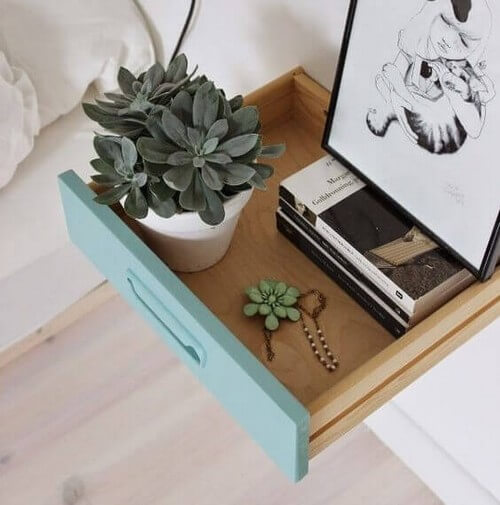 Svæveskuffe brugt som sengebord