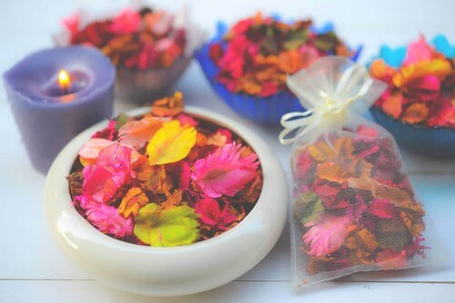 Tørrede blomsterblade til potpourri
