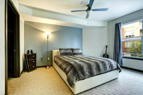 indretning af soveværelse med leopardprint