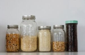 tørvarer i glasbeholdere