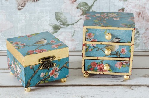 Møbler udsmykket med dekpuage