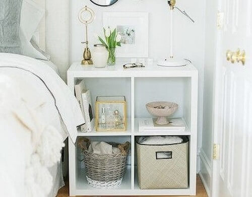 Natbord lavet af små hylder