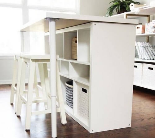 Skrivebord af KALLAX-reoler fra IKEA