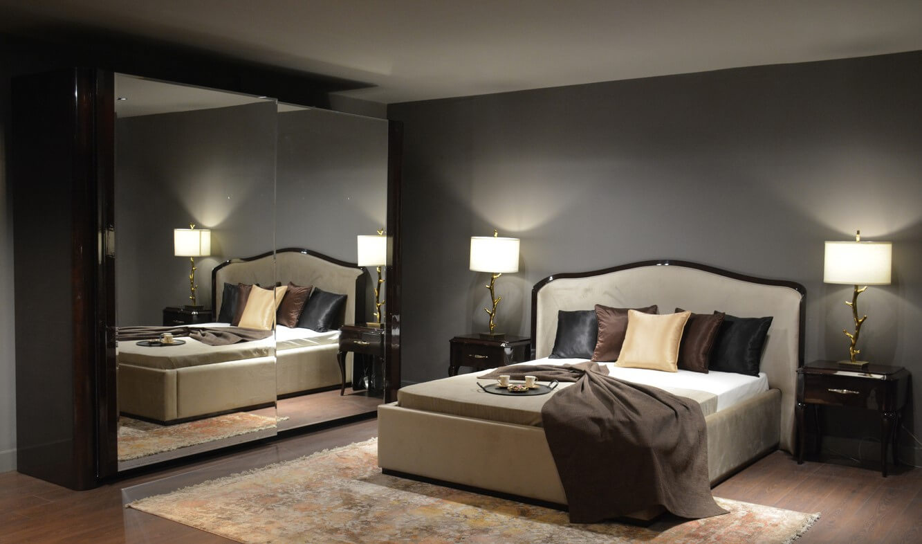 Et sensuelt soveværelse med spejl